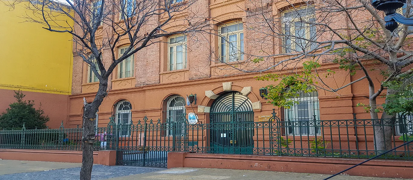 Fachada de Jardín Maternal N.º 5 D.E. 4