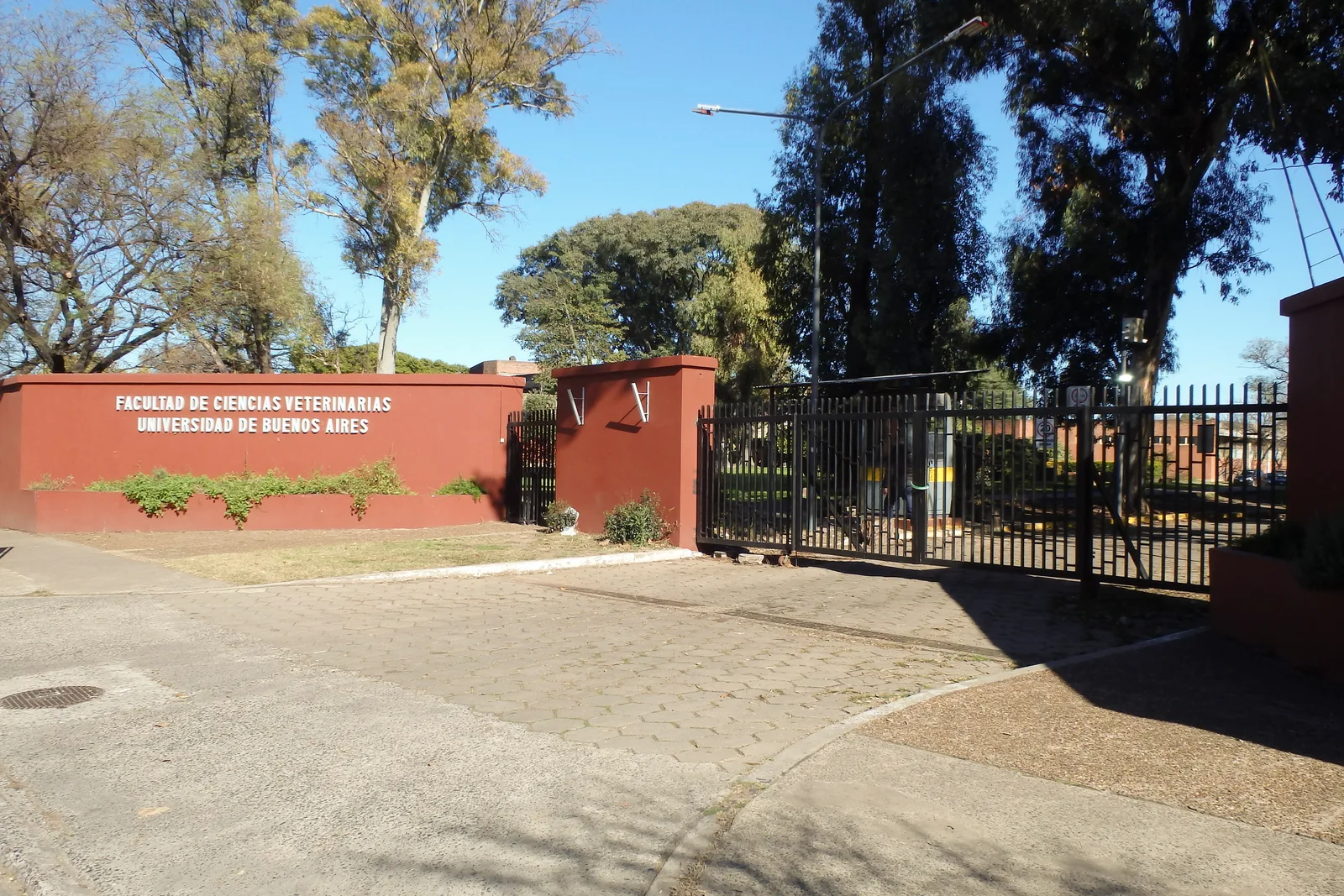 Fachada de Escuela de Educación Técnico Profesional en Producción Agropecuaria y Agroalimentaria