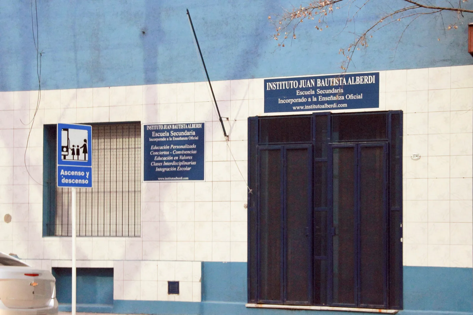 Fachada de Instituto Juan B Alberdi