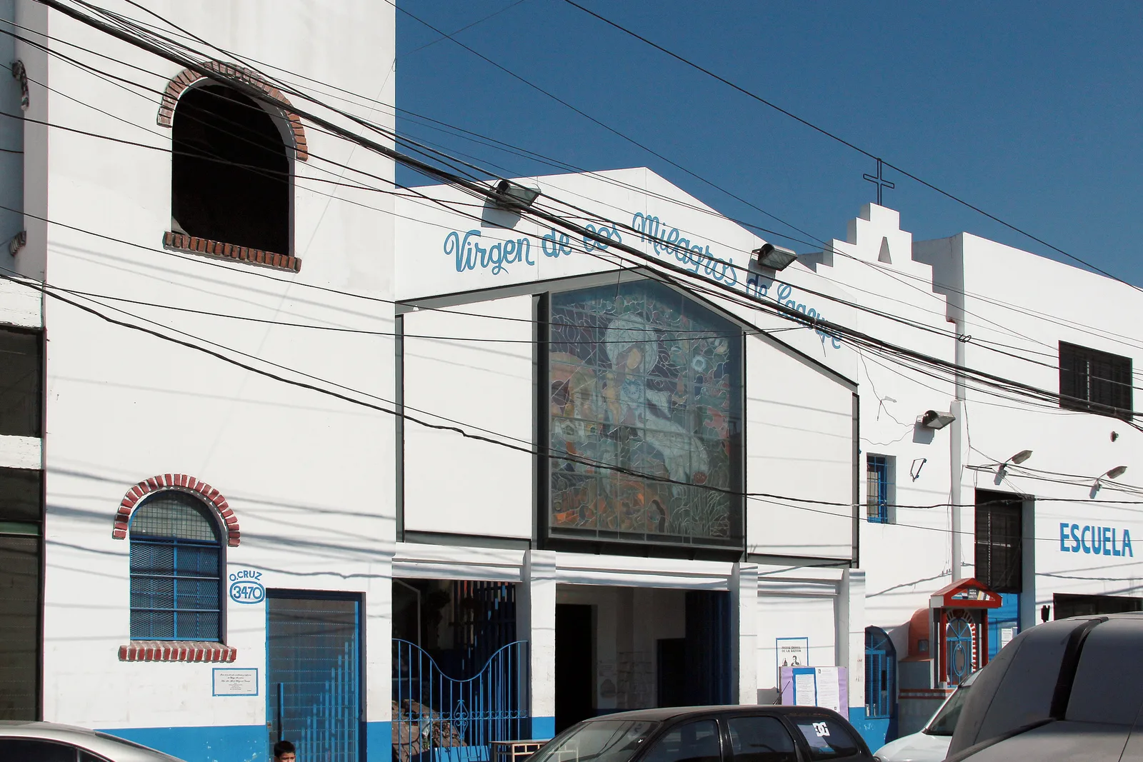 Fachada de Instituto Nuestra Señora de los Milagros de Caacupé