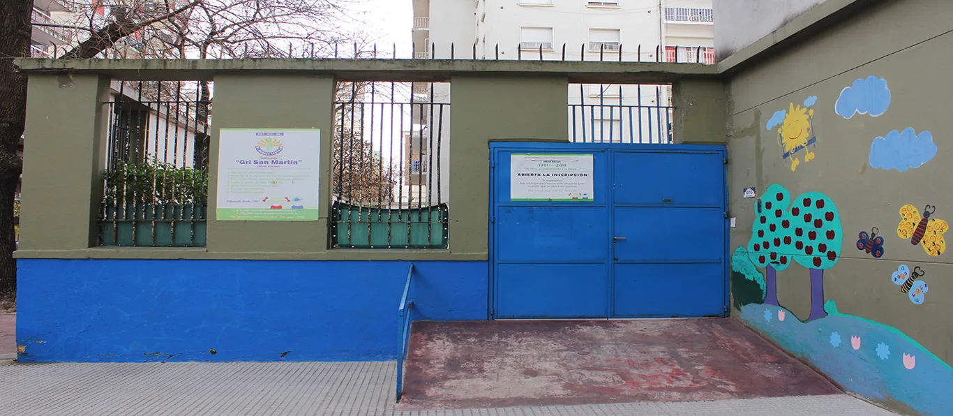 Fachada de Jardín Maternal N.º 10 D.E. 9 «Manuel Belgrano»