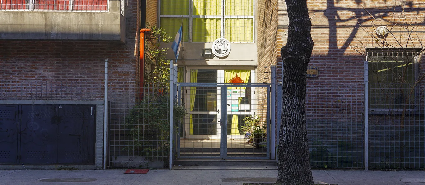 Fachada de Escuela Primaria Común N.º 28 D.E. 5
