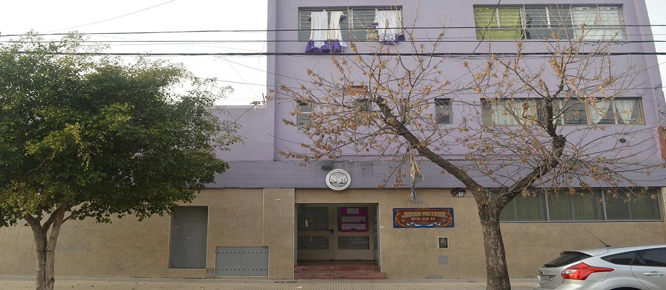 Fachada de Jardín Maternal N.º 6 D.E. 13
