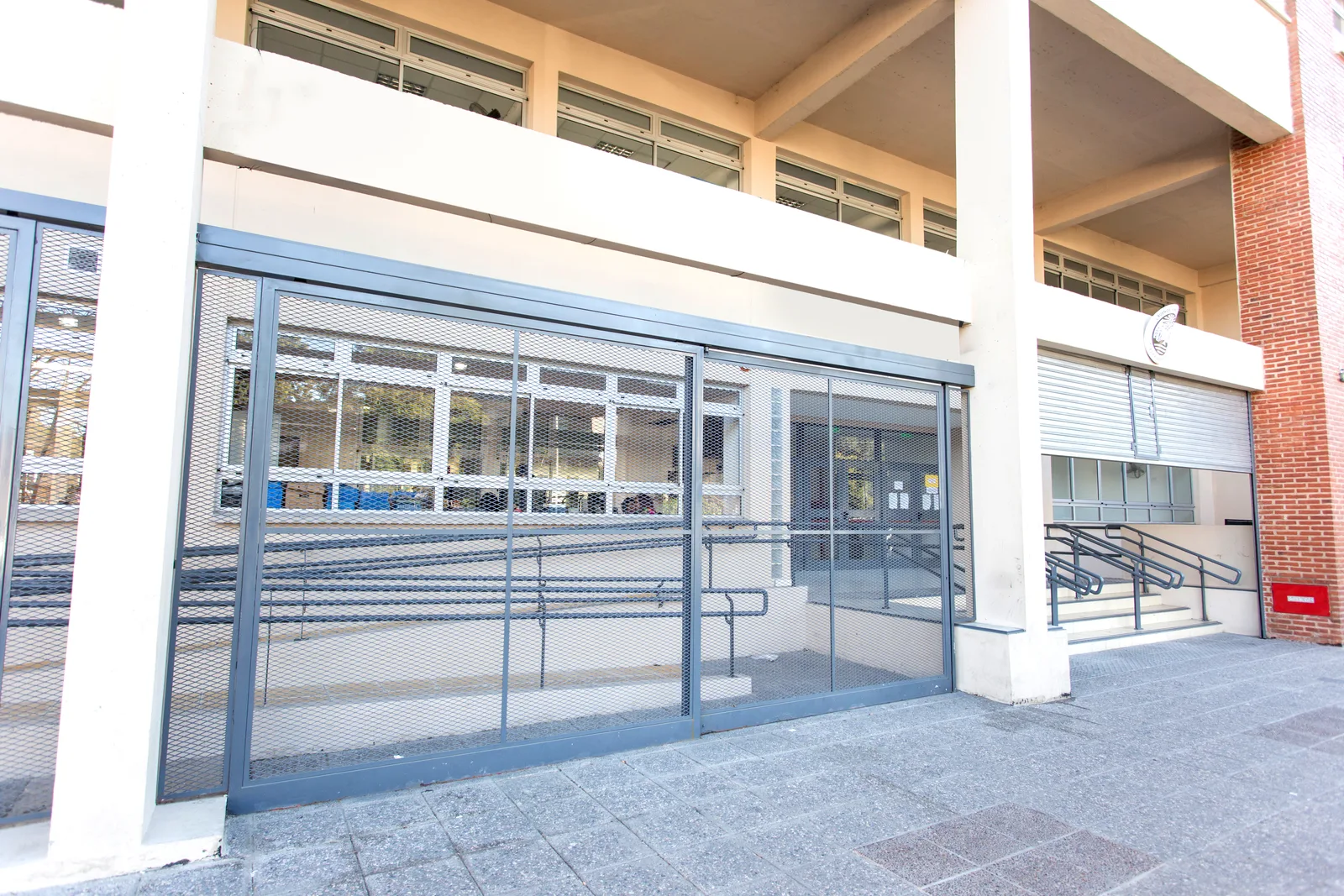 Fachada de Escuela Superior de Educación Artística N.º 100 D.E. 13 «En Artes Visuales Rogelio Yrurtia»