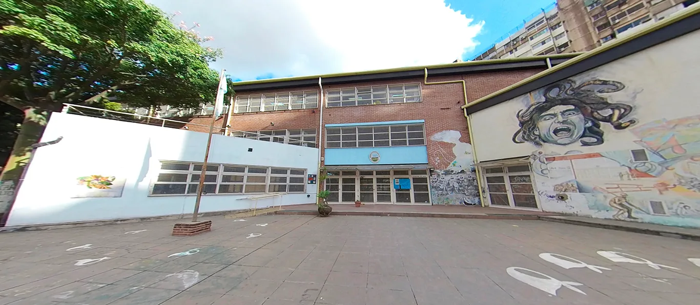 Fachada de Escuela Superior de Educación Artística N.º 100 D.E. 21 «En Artes Visuales Lola Mora»