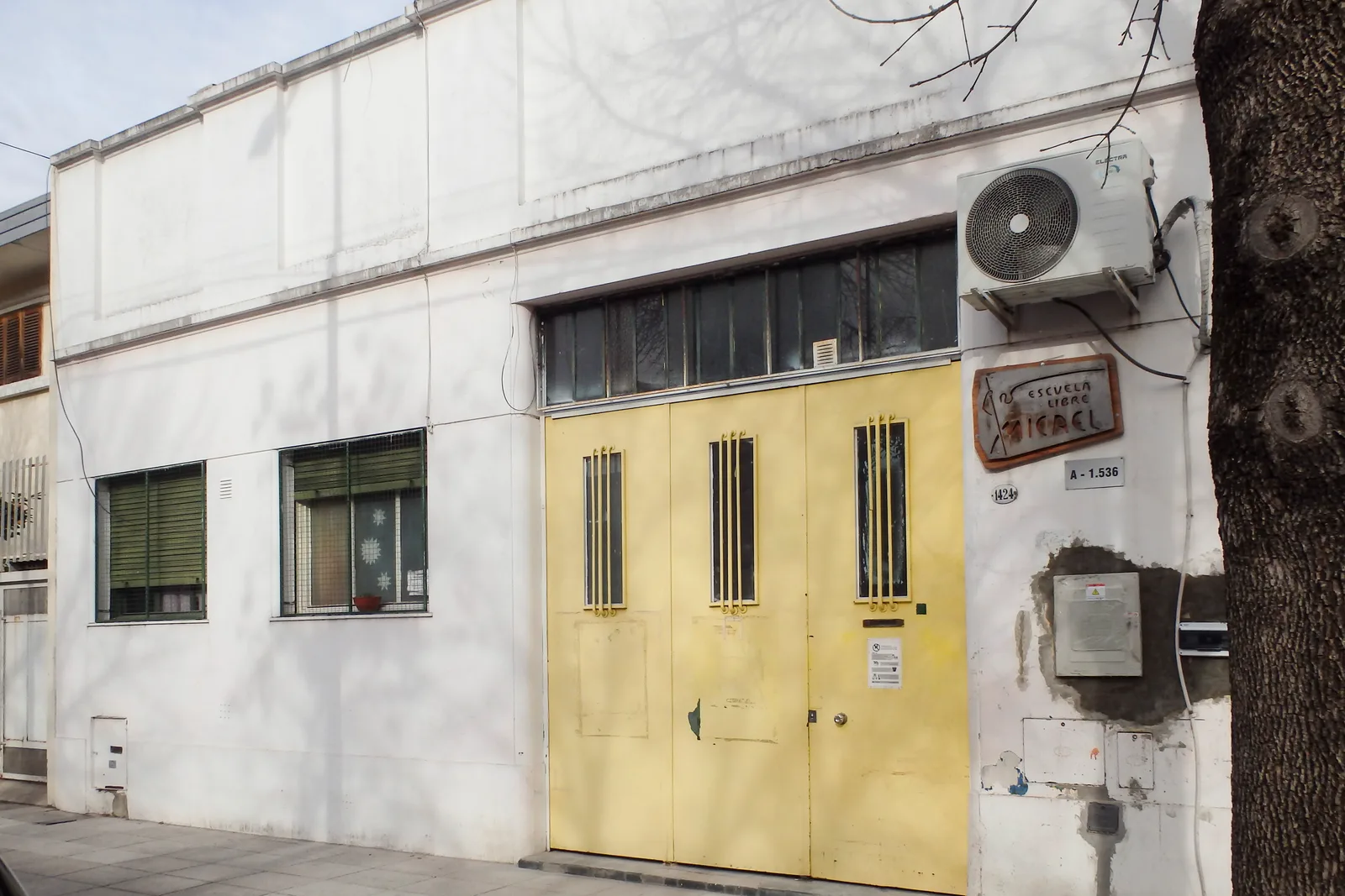 Fachada de Escuela Libre Micael
