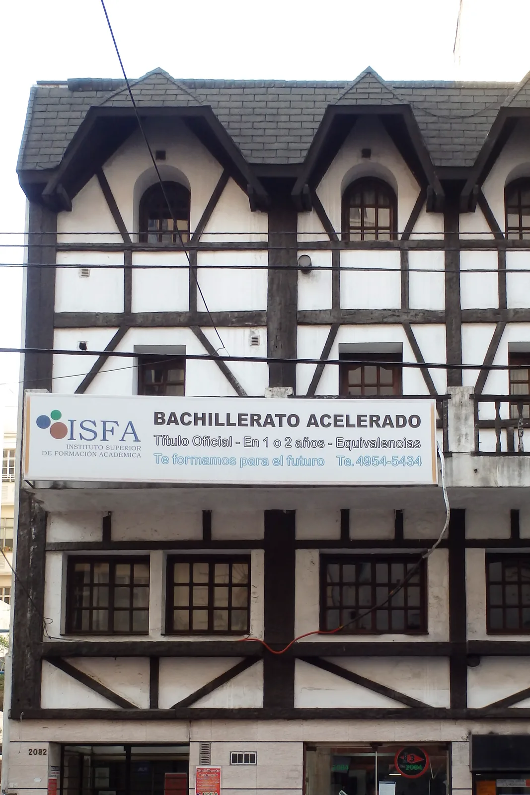 Fachada de Inst. Sup. de Form. Académica