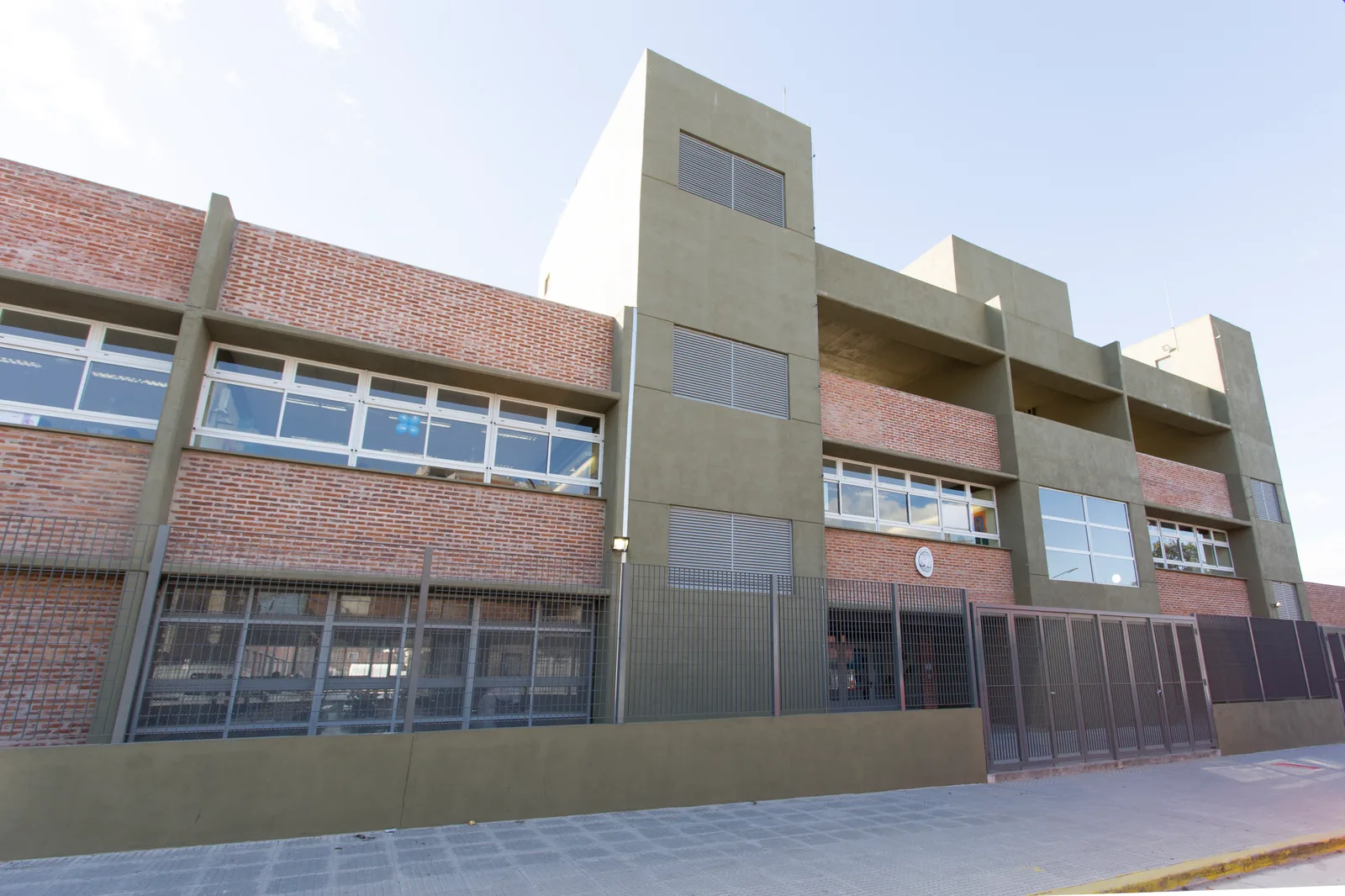 Fachada de Escuela Primaria Común N.º 7 D.E. 21